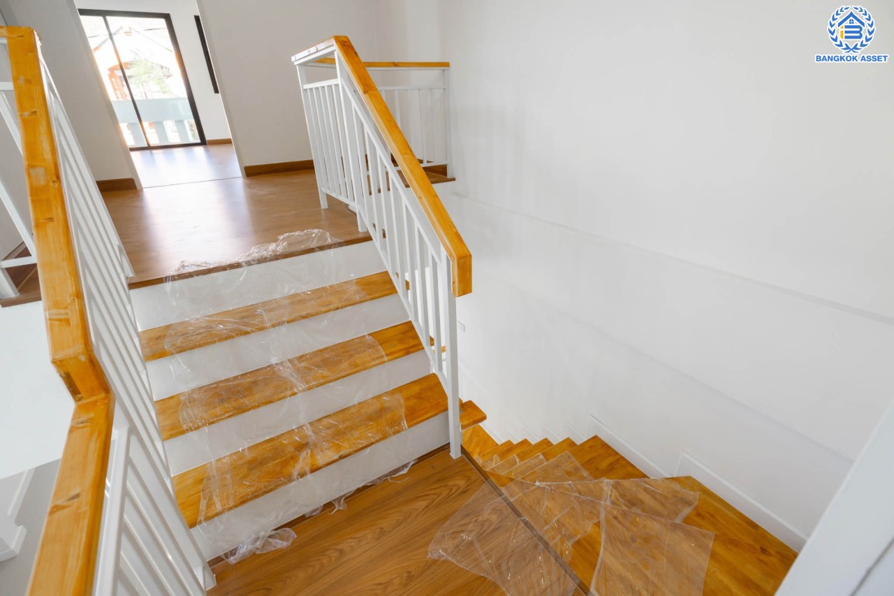 บ้านมือสองตกแต่งใหม่ ม.นันทนาการ์เด้นท์1 ราชพฤกษ์-ท่าอิฐ แบรนด์ Property Perfect หลังใหญ่ เนื้อที่ 31.3 ตร.ว. ฟังก์ชัน 2 ห้องนอน 2 ห้องน้ำ บนทำเลเดินทางสะดวก เข้า-ออกได้ ทั้งถ.ราชพฤกษ์ และถ.รัตนาธิเบศร์ ใจกลาง 2 เซ็นทรัล และใกล้รถไฟฟ้า "สถานีบางรักน้อยท่าอิฐ" เพียง 5 นาที